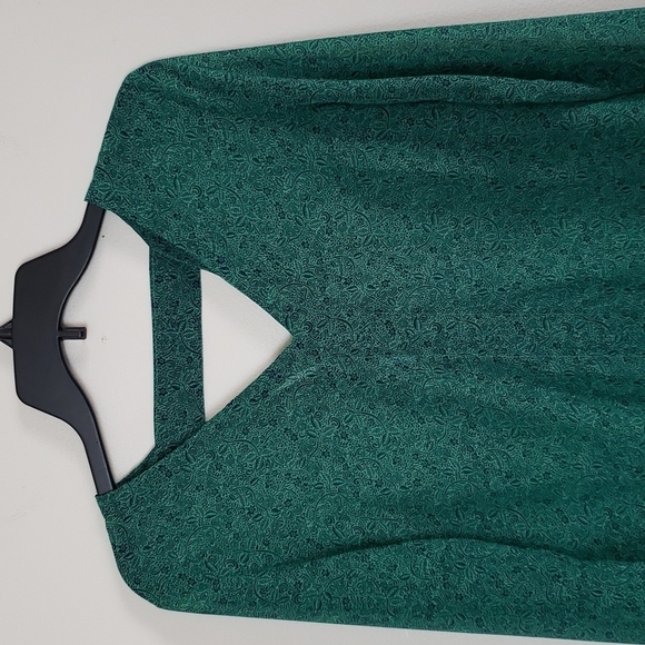 Cabi green floral blouse, chiffon career keyhole back day to night womens XS - Picture 3 of 10